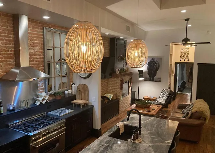 Luxe Main St Loft With Rooftop Lounge And Balcony