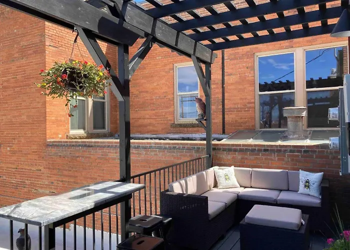 Luxe Main St Loft With Rooftop Lounge And Balcony Sheridan