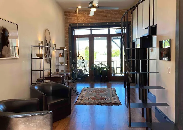 Luxe Main St Loft With Rooftop Lounge And Balcony *