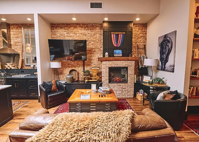 Luxe Main St Loft With Rooftop Lounge And Balcony