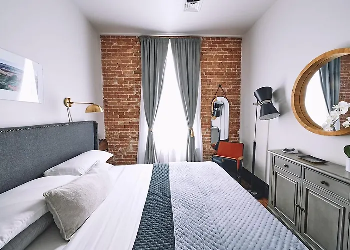 Luxe Main St Loft With Rooftop Lounge And Balcony Sheridan
