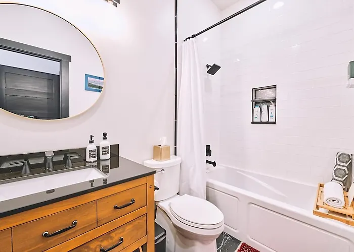Luxe Main St Loft With Rooftop Lounge And Balcony Hotel