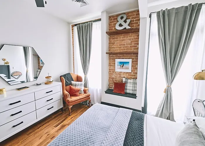 Luxe Main St Loft With Rooftop Lounge And Balcony Sheridan