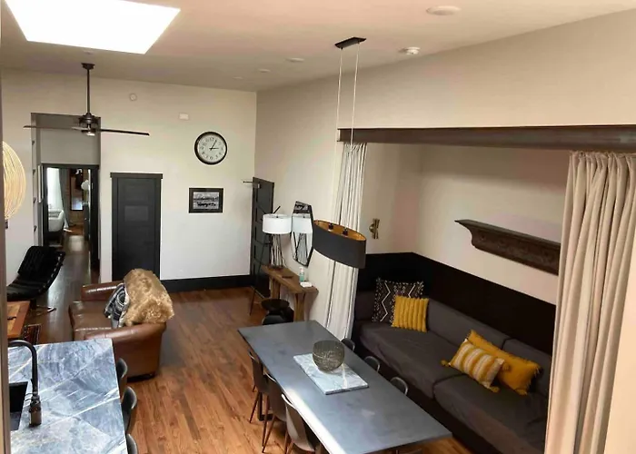 Luxe Main St Loft With Rooftop Lounge And Balcony Sheridan
