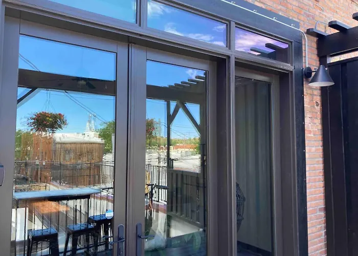 Luxe Main St Loft With Rooftop Lounge And Balcony Sheridan