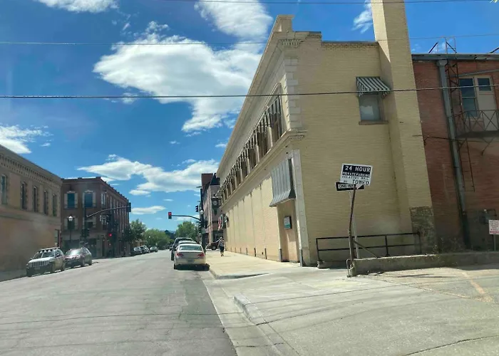 Luxe Main St Loft With Rooftop Lounge And Balcony *