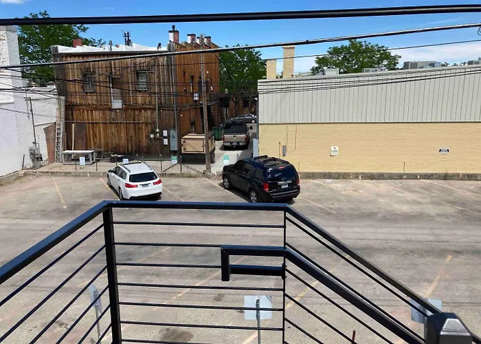 Luxe Main St Loft With Rooftop Lounge And Balcony